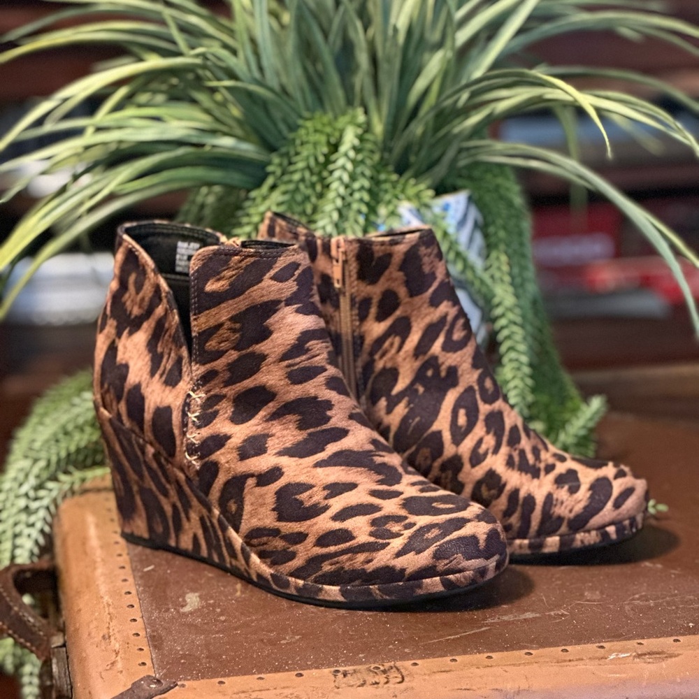 Ladies Leopard Print Ankle Boots, Size 8.5 M, Excellent Condition!!!